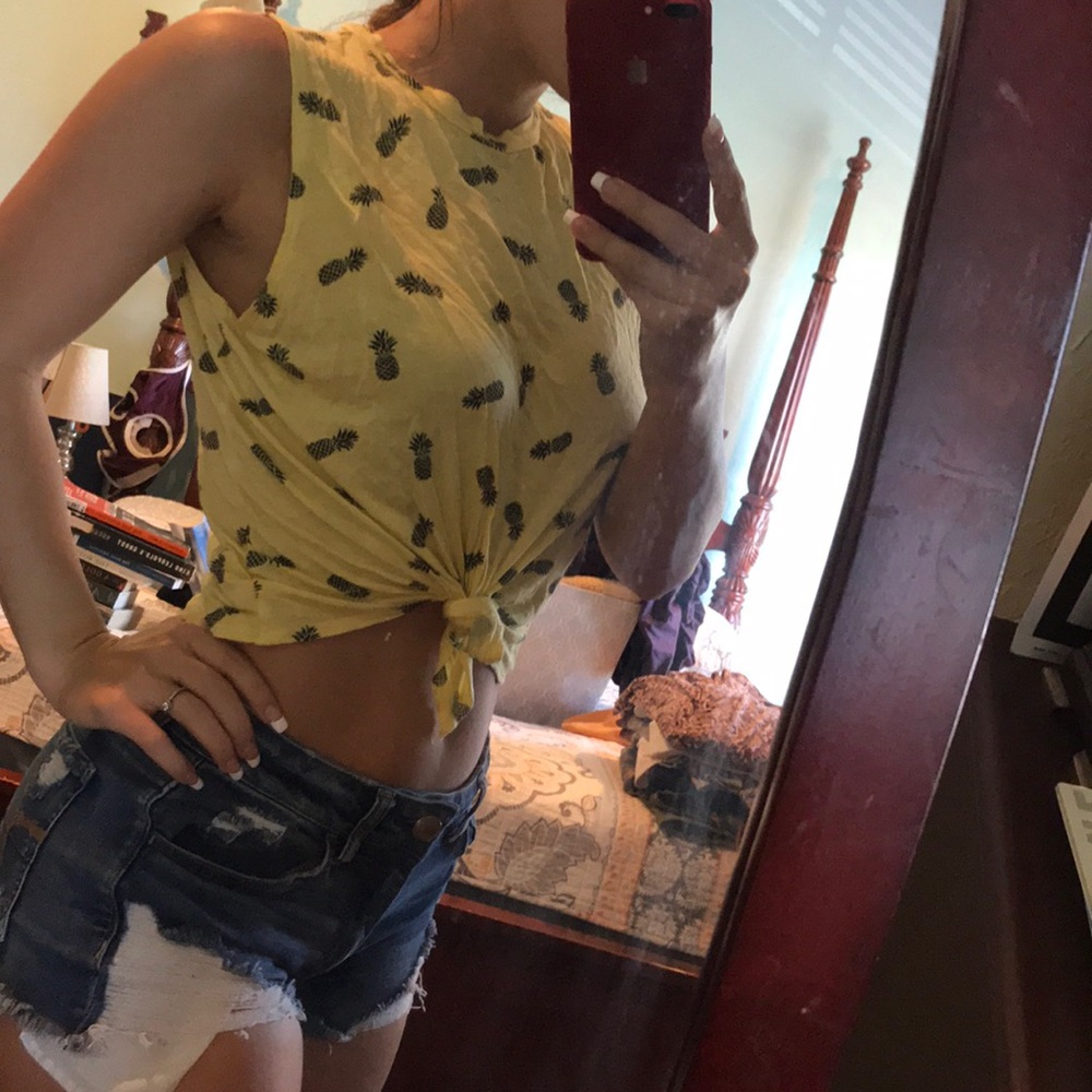 Yellow pineapple tank - Picture 3 of 3